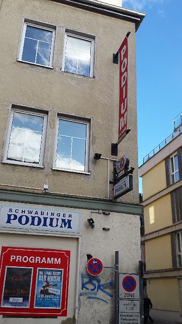 2016-04-16 17.59.07.jpg - Yo, das Podium mal von aussen